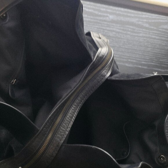 Perfect for fall - Authentic Coach Black Pebbled Leather & Suede Shoulder Bag - Picture 2 of 4